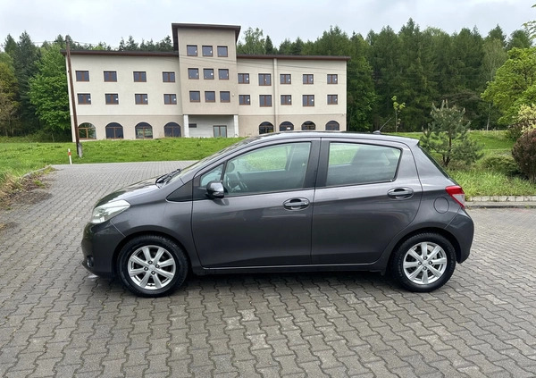 Toyota Yaris cena 27900 przebieg: 199000, rok produkcji 2013 z Ciechanów małe 137